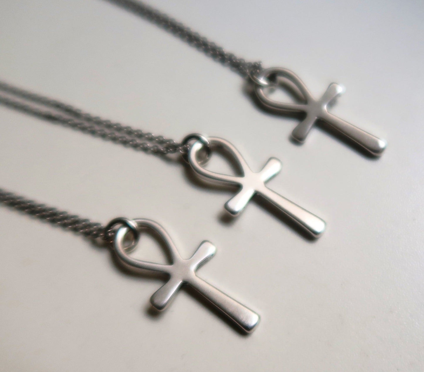 Collier Ankh Unisexe Argenté — Pendentif en Zamak & Chaîne en Acier Inoxydable en collier Ankh artisanal africain - KaolackCreations