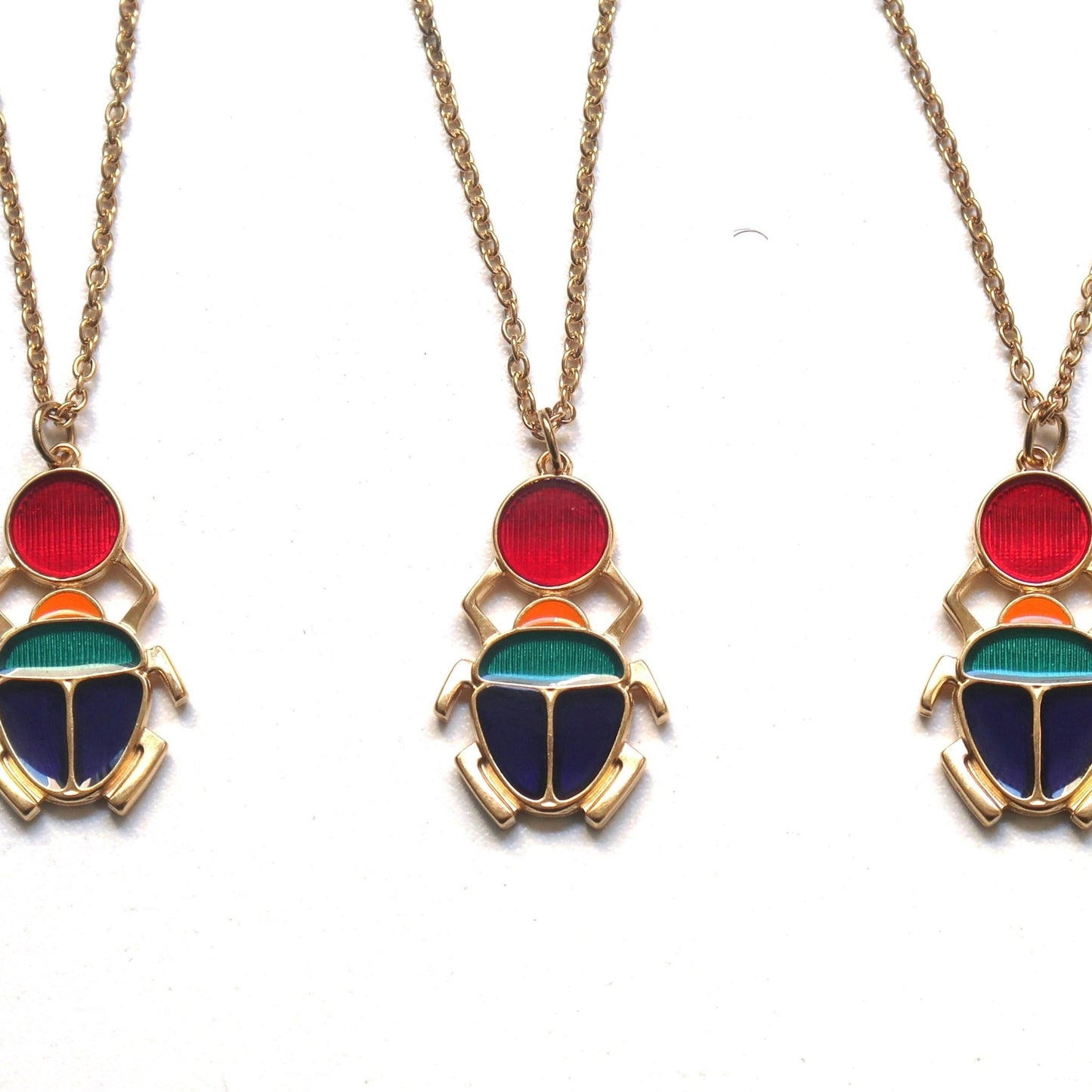 Collier Scarabée Kheper Unisexe en Zamak, Chaîne Fine en Acier Inoxydable Doré | Bijou Résistant et Durable en Collier Scarabée Kheper artisanal africain - KaolackCreations