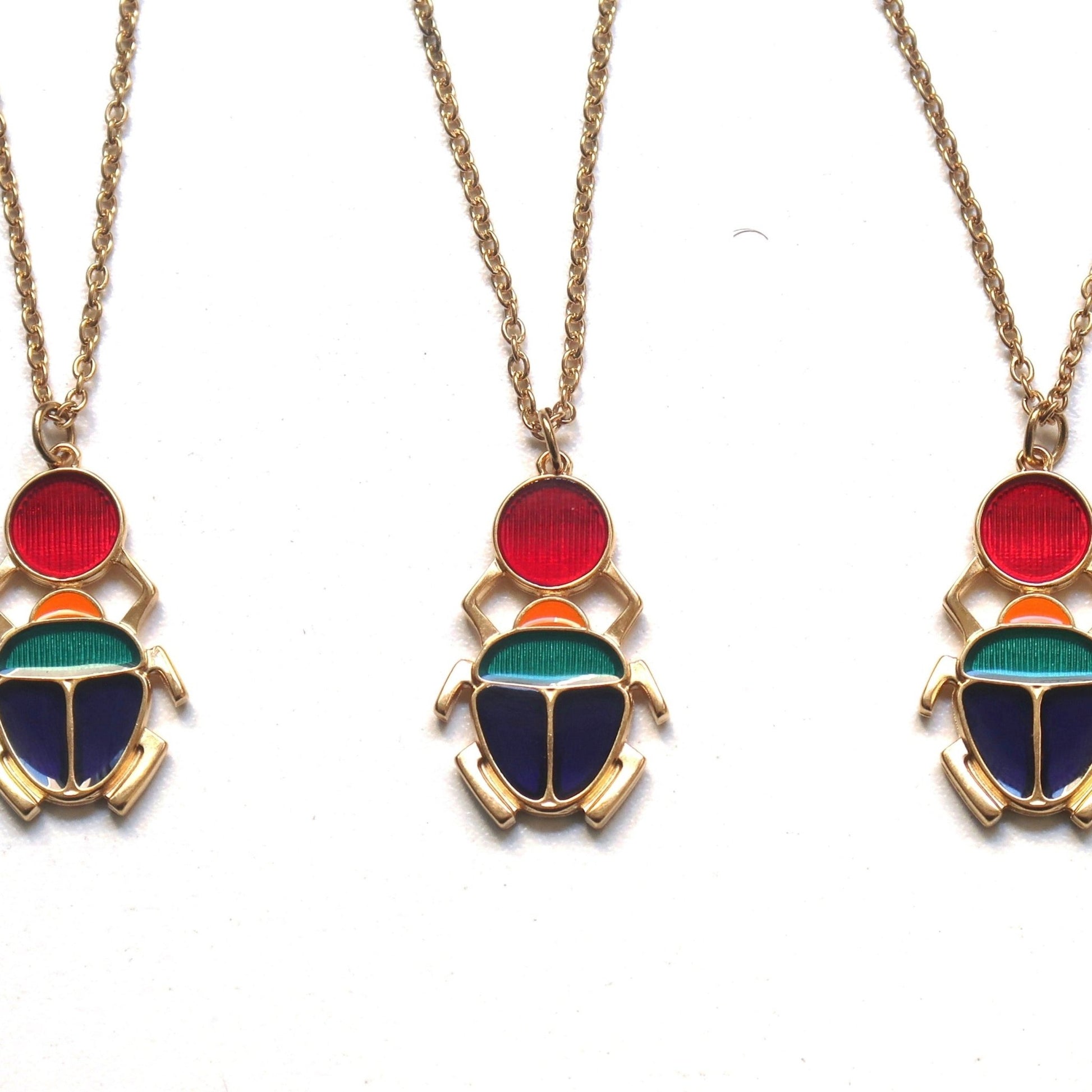 Collier Scarabée Kheper Unisexe en Zamak, Chaîne Fine en Acier Inoxydable Doré | Bijou Résistant et Durable en Collier Scarabée Kheper artisanal africain - KaolackCreations