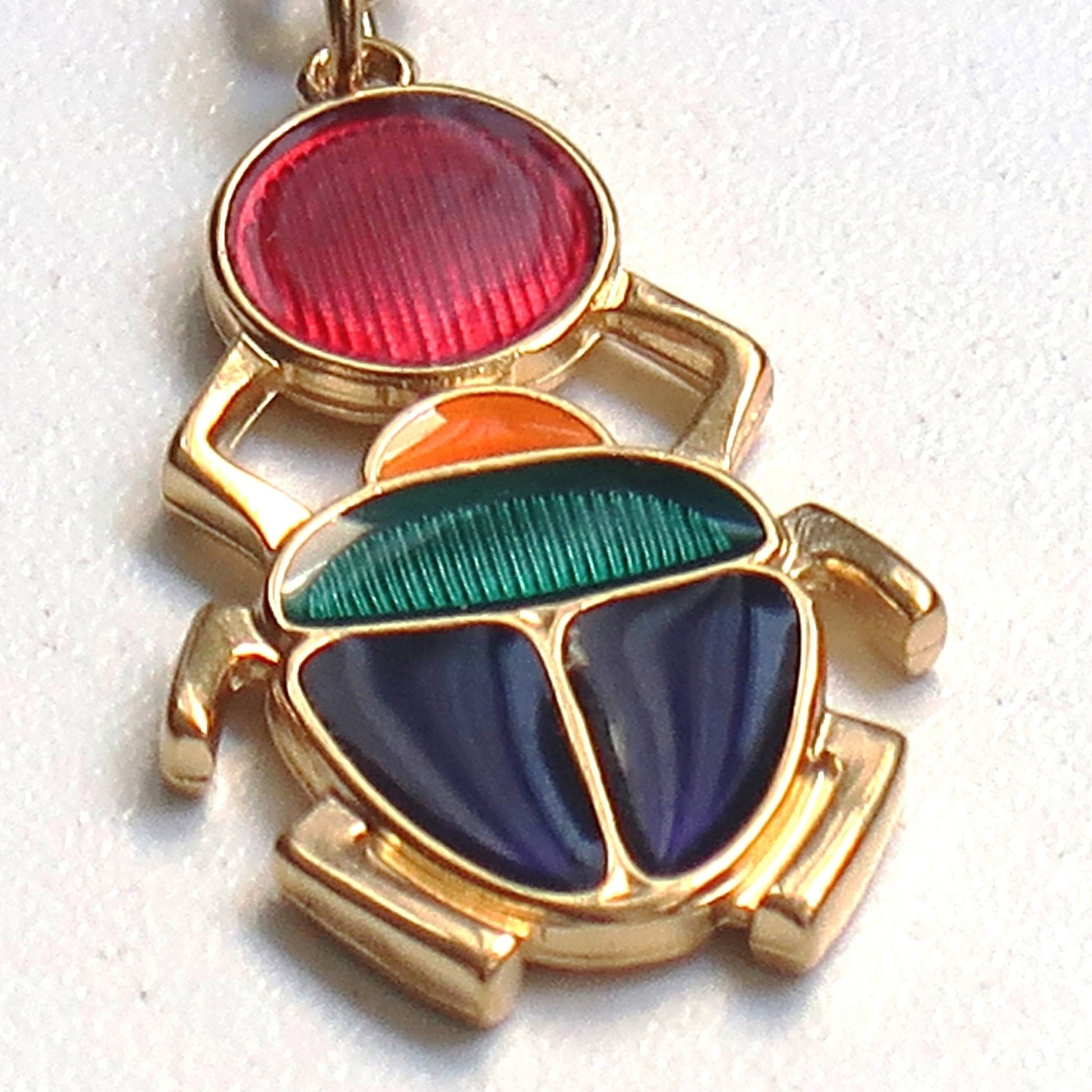 Collier Scarabée Kheper Unisexe en Zamak, Chaîne Fine en Acier Inoxydable Doré | Bijou Résistant et Durable en Collier Scarabée Kheper artisanal africain - KaolackCreations