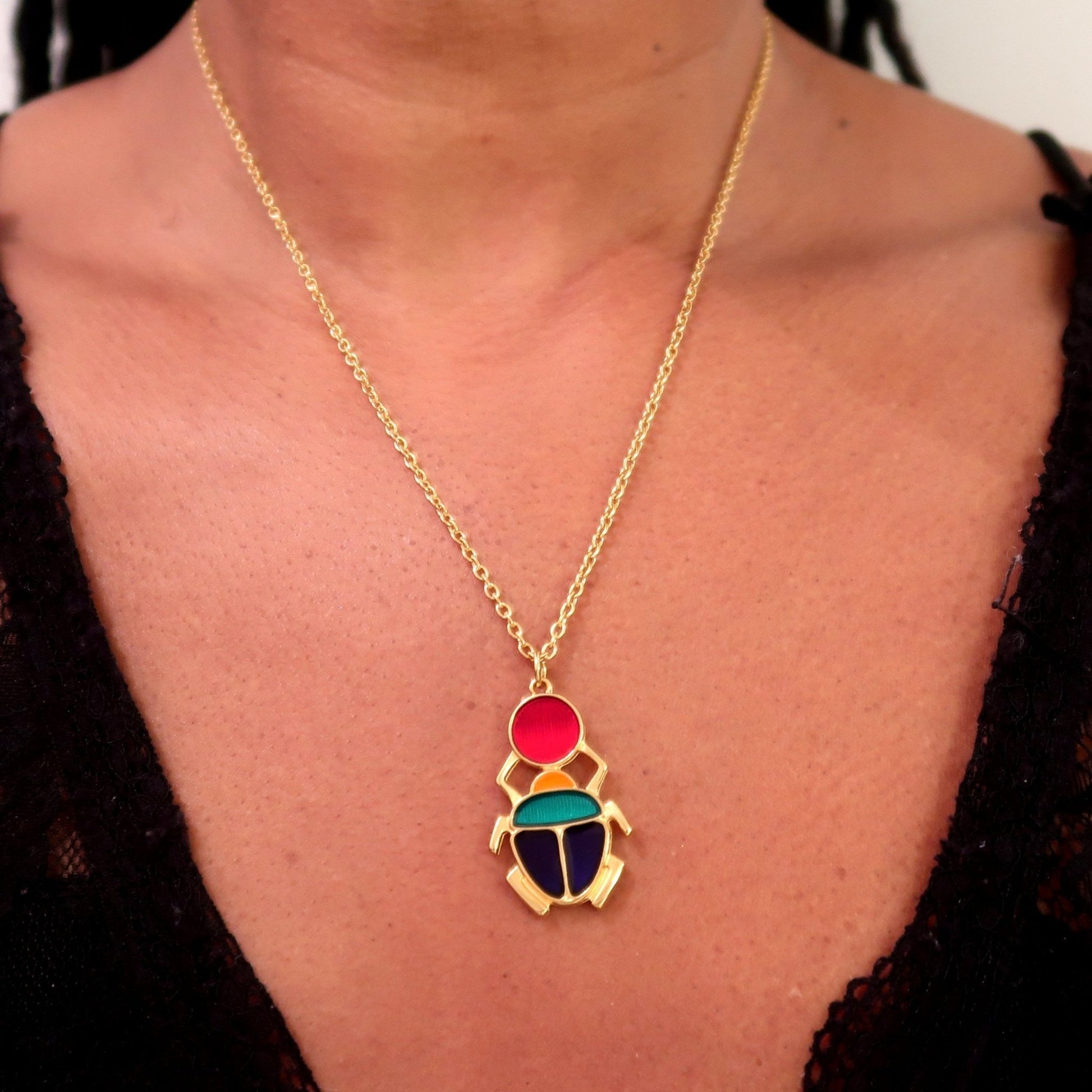 Collier Scarabée Kheper Unisexe en Zamak, Chaîne Fine en Acier Inoxydable Doré | Bijou Résistant et Durable en Collier Scarabée Kheper artisanal africain - KaolackCreations