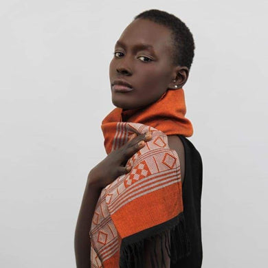Echarpe Manjak en pagne tissé Made in Africa : orange en Echarpe pagne Manjak artisanal africain - KaolackCreations