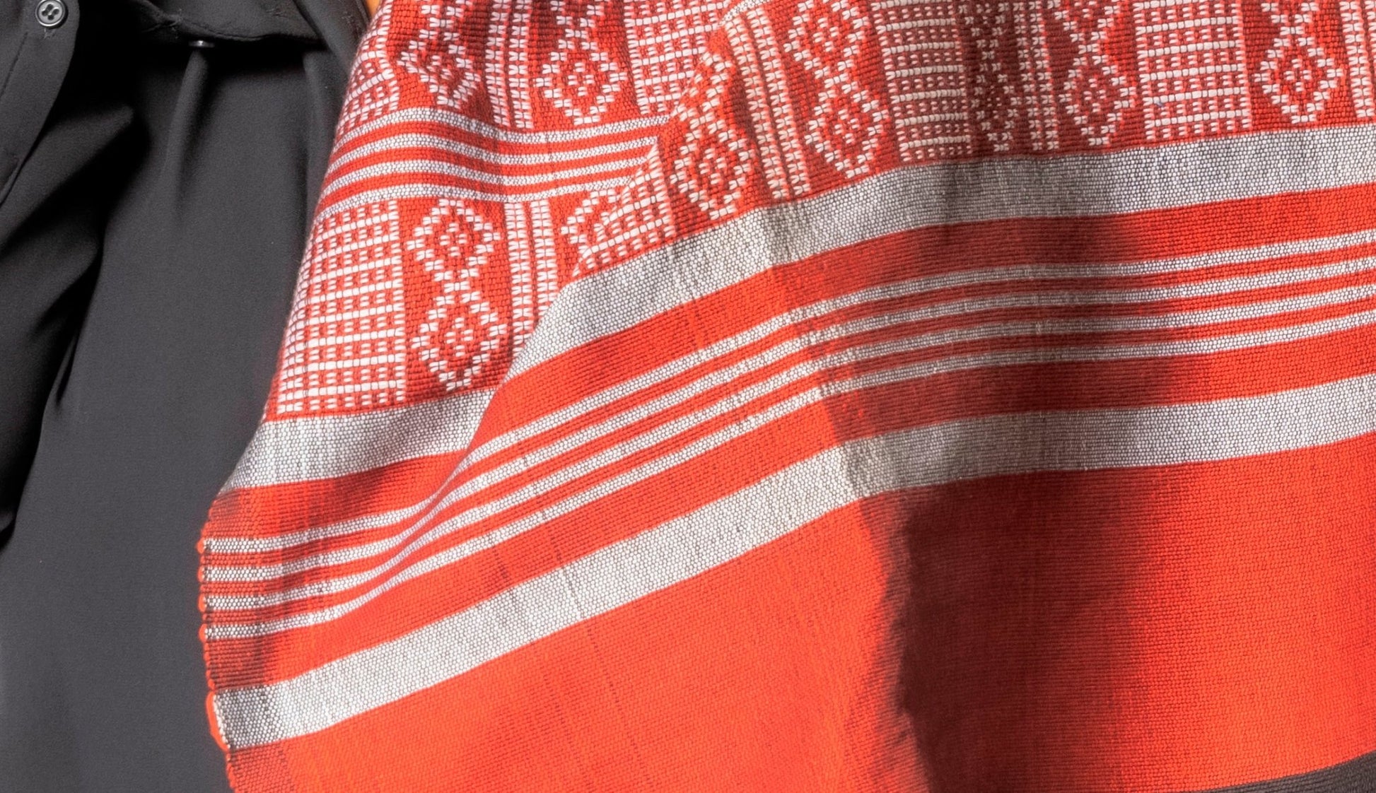 Écharpe-Étole Manjak rouge detail motif– Kaolack Créations