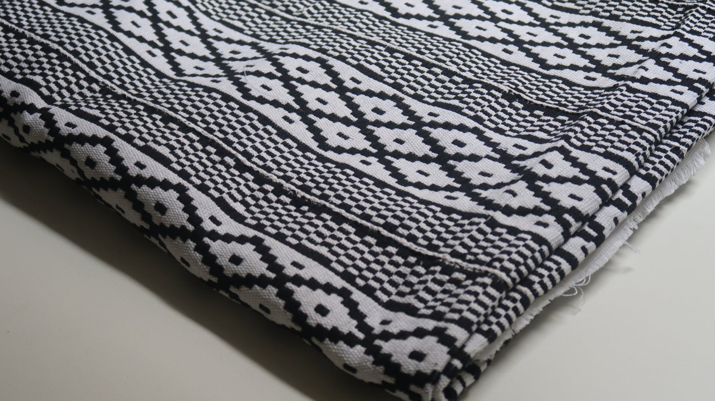 Pièce de Kente traditionnel "Yaa" tissé à la main Noir et blanc (Bonwere, Ghana) en Kente ou Kita, pièce à coudre artisanal africain - KaolackCreations