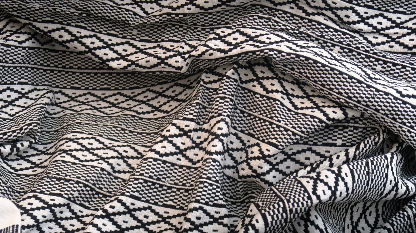 Pièce de Kente traditionnel "Yaa" tissé à la main Noir et blanc (Bonwere, Ghana) en Kente ou Kita, pièce à coudre artisanal africain - KaolackCreations