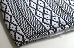 Pièce de Kente traditionnel "Yaa" tissé à la main Noir et blanc (Bonwere, Ghana)