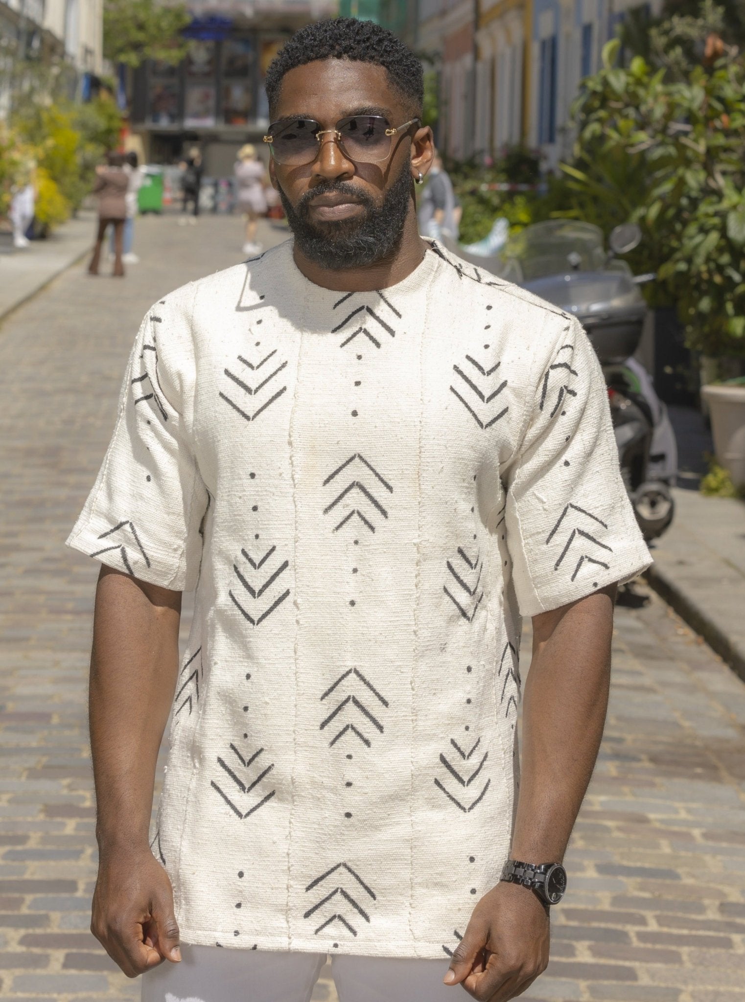 Tunique homme en bogolan – Élégance et sobriété – Collection Kaarta en tunique homme bogolan artisanal africain - KaolackCreations