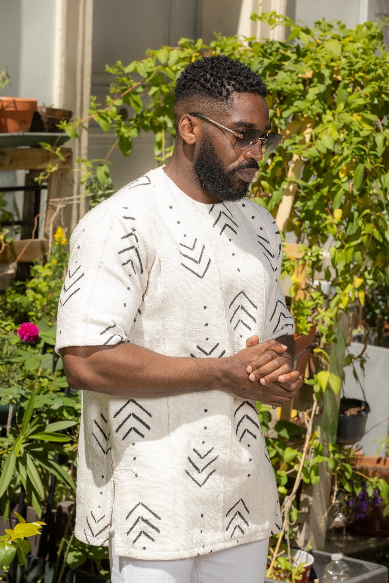 Tunique homme en bogolan – Élégance et sobriété – Collection Kaarta en tunique homme bogolan artisanal africain - KaolackCreations