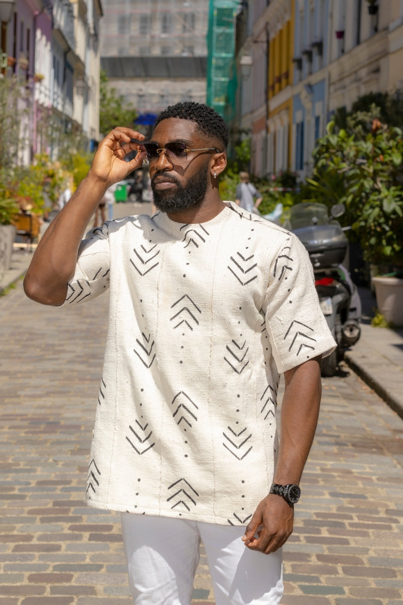 Tunique homme en bogolan – Élégance et sobriété – Collection Kaarta en tunique homme bogolan artisanal africain - KaolackCreations