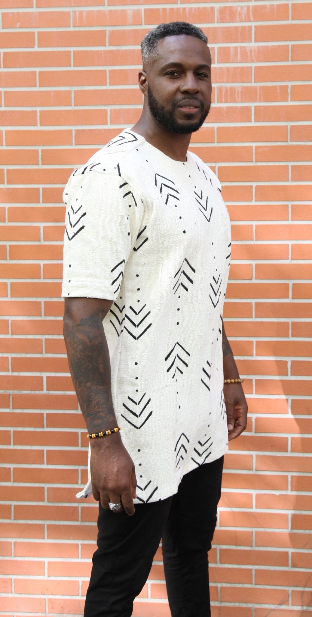 Tunique homme en bogolan – Élégance et sobriété – Collection Kaarta en tunique homme bogolan artisanal africain - KaolackCreations