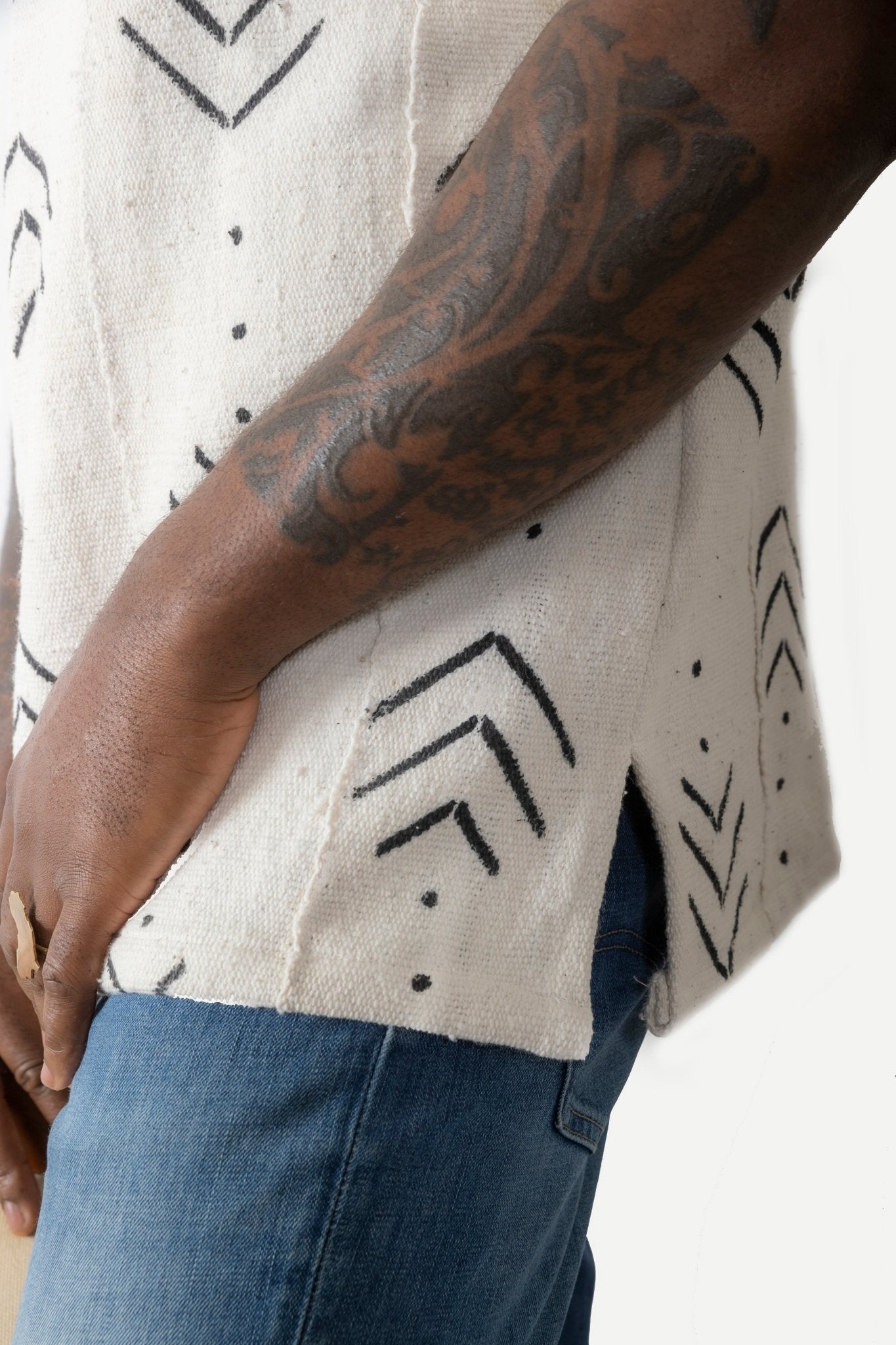 Tunique homme en bogolan – Élégance et sobriété – Collection Kaarta en tunique homme bogolan artisanal africain - KaolackCreations