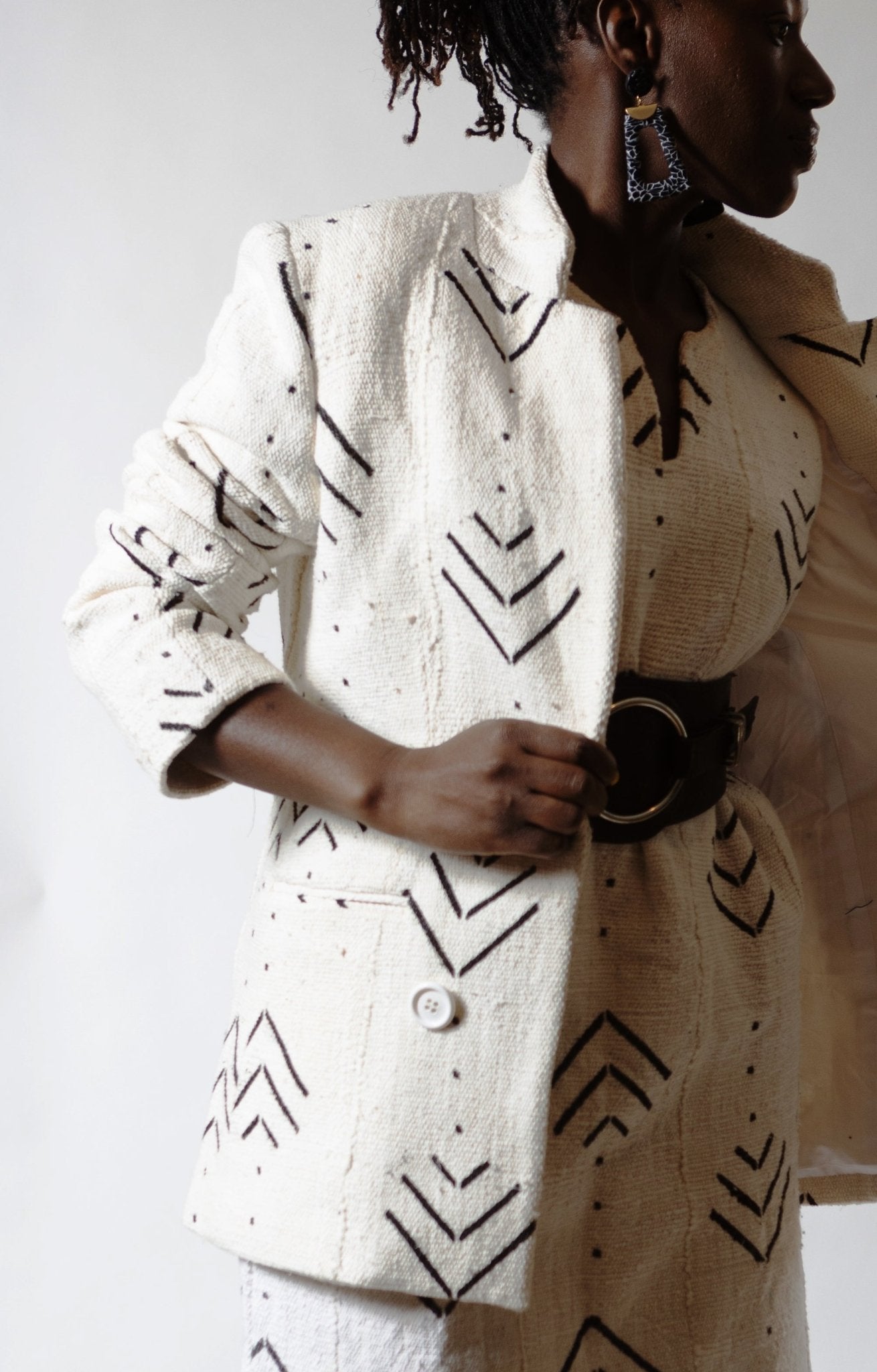 Veste blazer femme "Kaarta" en Bogolan tissé du Mali en veste femme bogolan artisanal africain - KaolackCreations